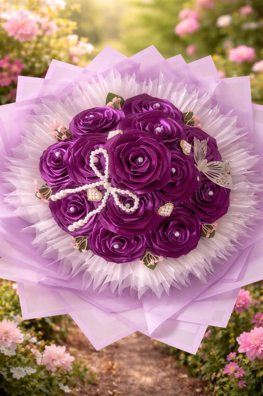 Buchet handmade din 13 trandafiri din satin mov – aranjament elegant cu perle, cadou premium