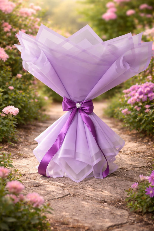 Buchet handmade din 13 trandafiri din satin mov – aranjament elegant cu perle, cadou premium