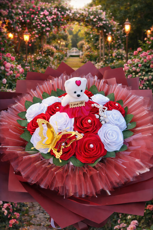 Buchet Romantic cu Trandafiri din Satin Roșii și Albi, Ursuleț „I Love You” și Fluture Decorativ – Cadou Elegant pentru Persoana Iubită